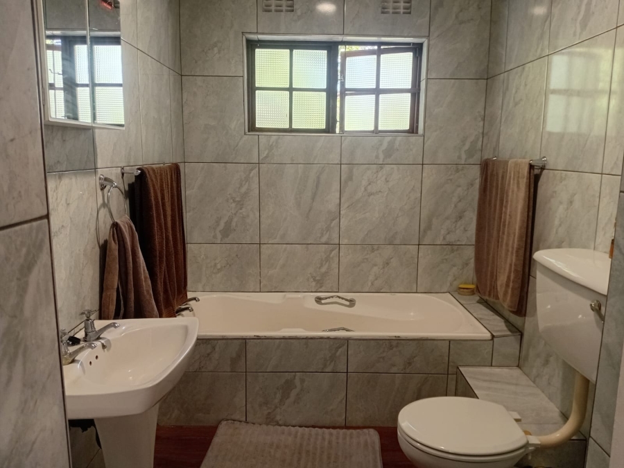 To Let 3 Bedroom Property for Rent in Beacon Bay North Eastern Cape
